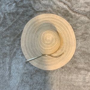 🌞Woman’s sun hat! Wide brim soft and packable worn one time on vacation